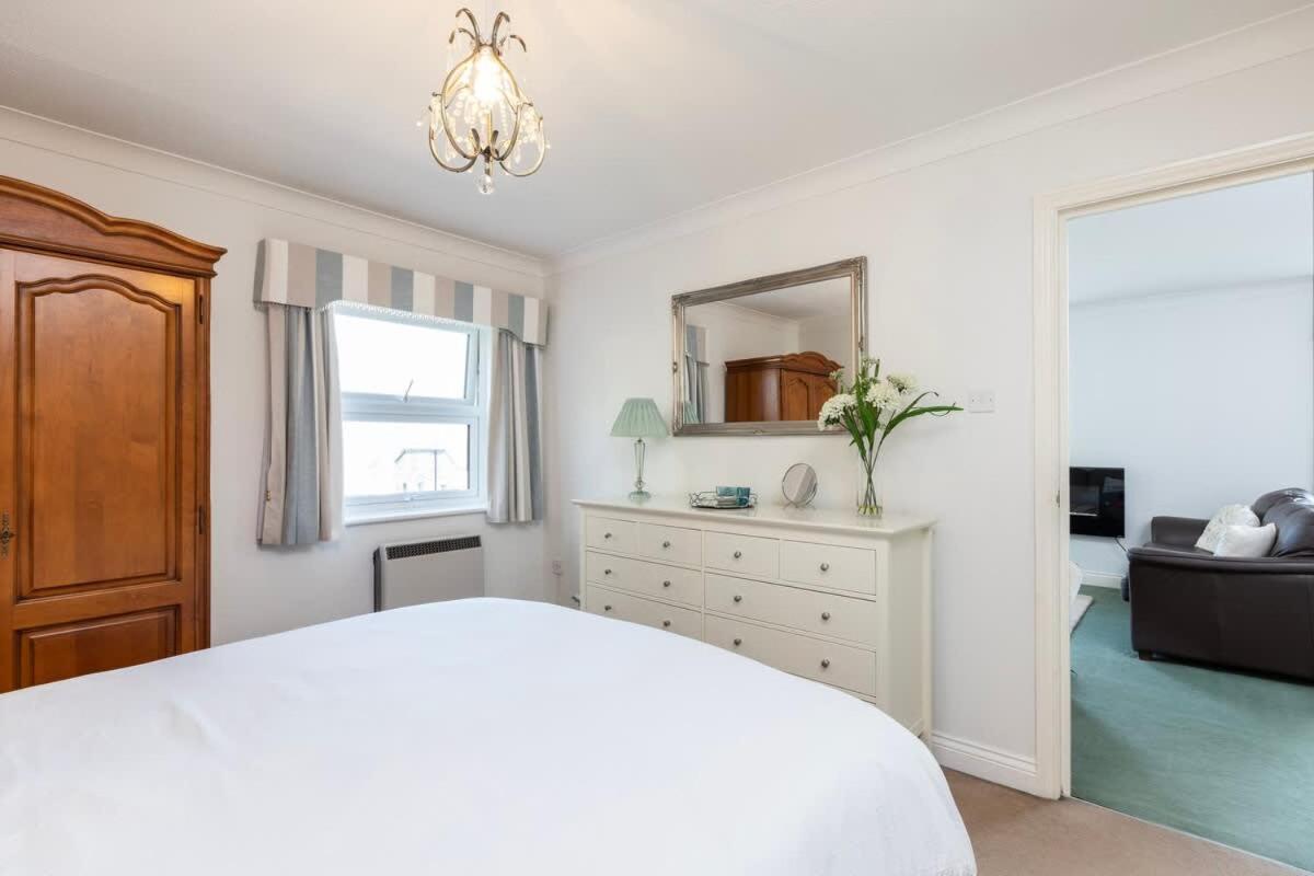 Fabulous High Street Townhouse With Stunning Views & Parking At 'Eagles Nest' Falmouth Exterior foto