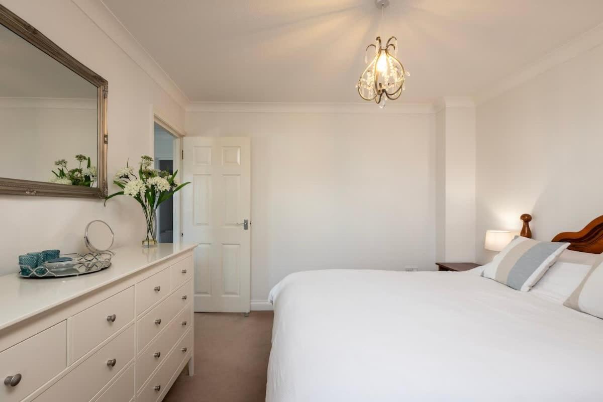 Fabulous High Street Townhouse With Stunning Views & Parking At 'Eagles Nest' Falmouth Exterior foto
