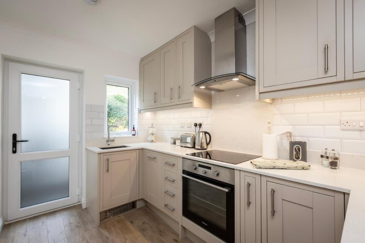 Fabulous High Street Townhouse With Stunning Views & Parking At 'Eagles Nest' Falmouth Exterior foto