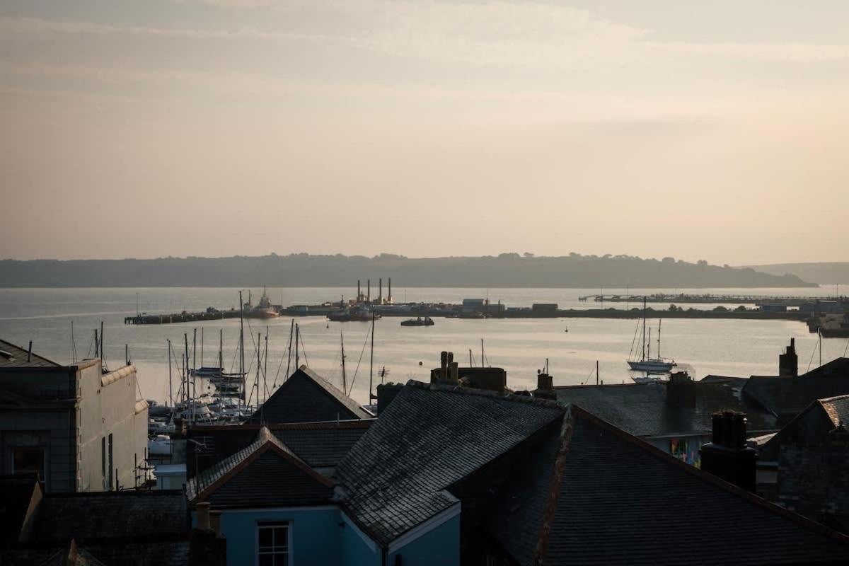 Fabulous High Street Townhouse With Stunning Views & Parking At 'Eagles Nest' Falmouth Exterior foto