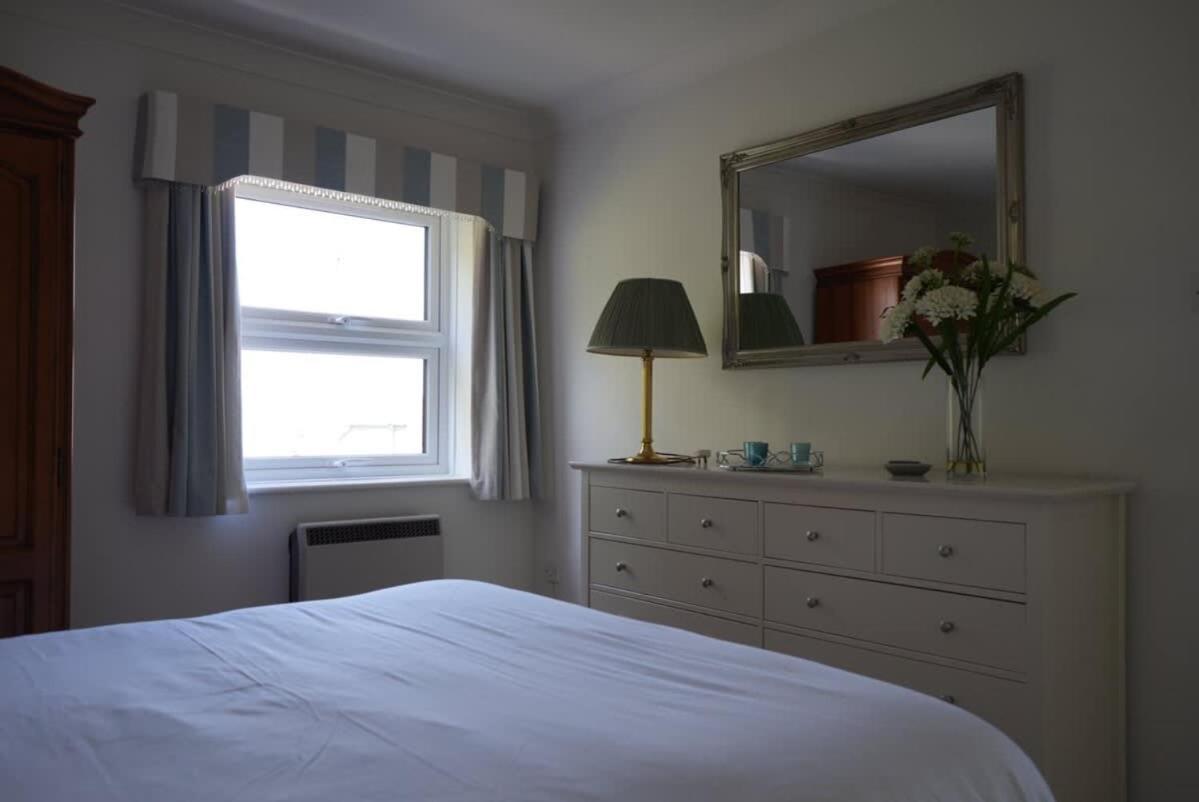 Fabulous High Street Townhouse With Stunning Views & Parking At 'Eagles Nest' Falmouth Exterior foto